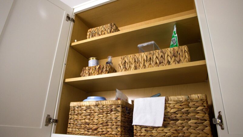 Casa Impecável, Vida Ocupada: O Checklist de Limpeza Diária Definitivo para Quem Trabalha Fora