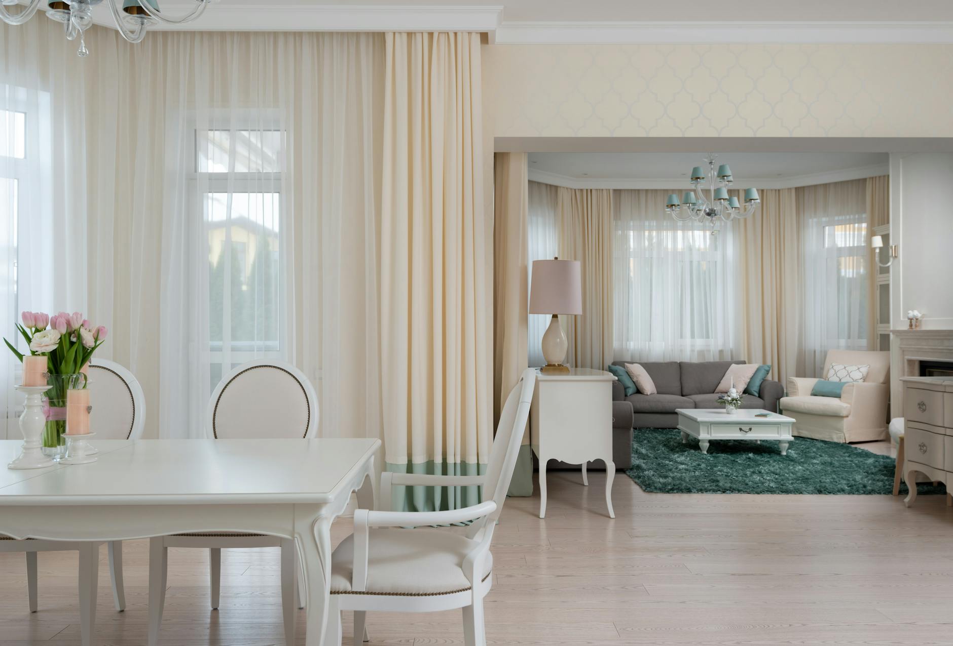 Guia Definitivo: Como Limpar Cortinas e Persianas Sem Tirar do Lugar