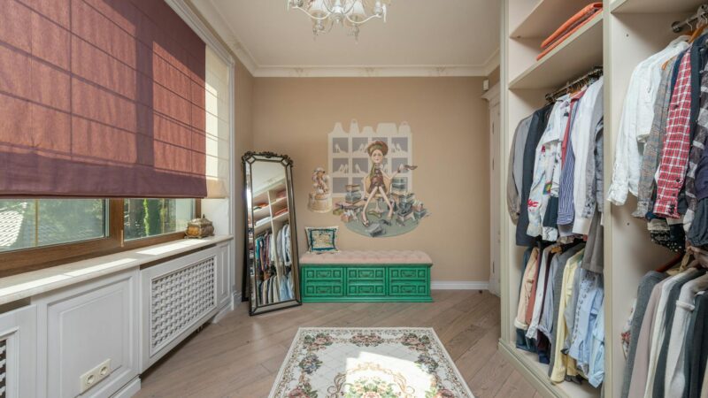 O Guia Definitivo: Dobras Inteligentes para Economizar Espaço e Tempo no Seu Guarda-Roupa