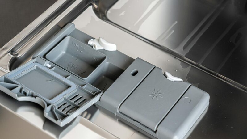 Lava-louças: Desvendando o Mito do Consumo de Água e a Real Economia de Tempo para sua Casa