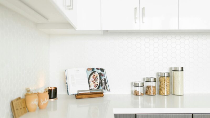 Organização de Bancada: O Guia Definitivo para uma Limpeza Diária Sem Complicações