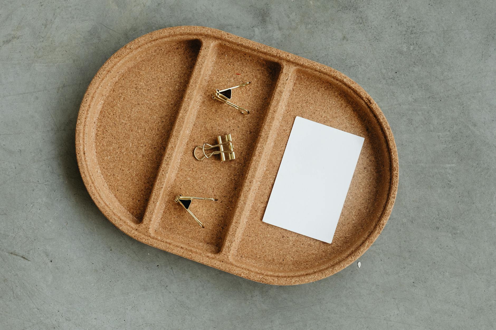 Superfícies Livres: A Estratégia Profissional para uma Casa Permanentemente Organizada